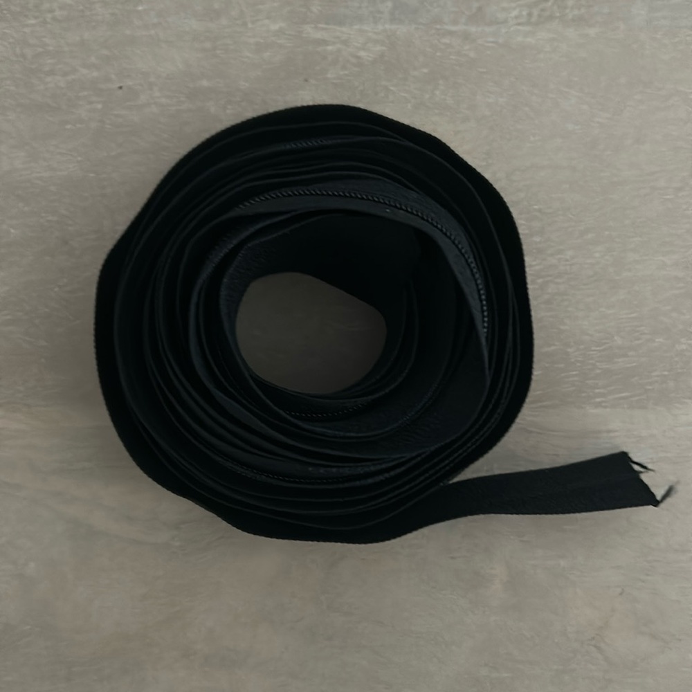 10 feet of Zipper